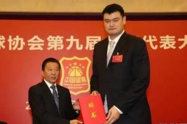 姚明什么時(shí)候擔(dān)任的籃協(xié)主席？